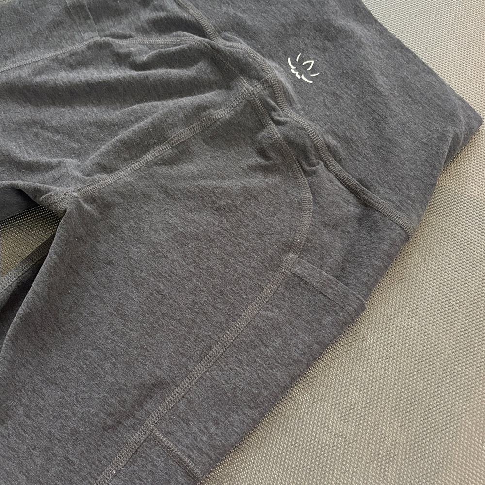 Beyond Yoga high -Waist Gray Women's Bike Shorts with Side Pockets - Picture 3 of 7